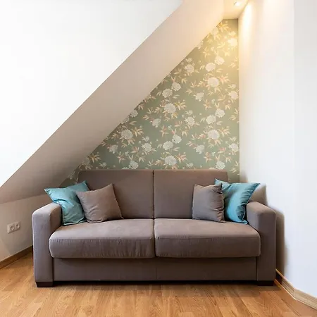 Bright 1 Bedroom In The Heart Of Sunny Apartment *